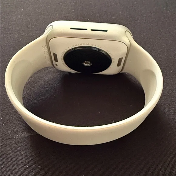 Apple Watch SE (2nd gen) - Picture 2 of 6